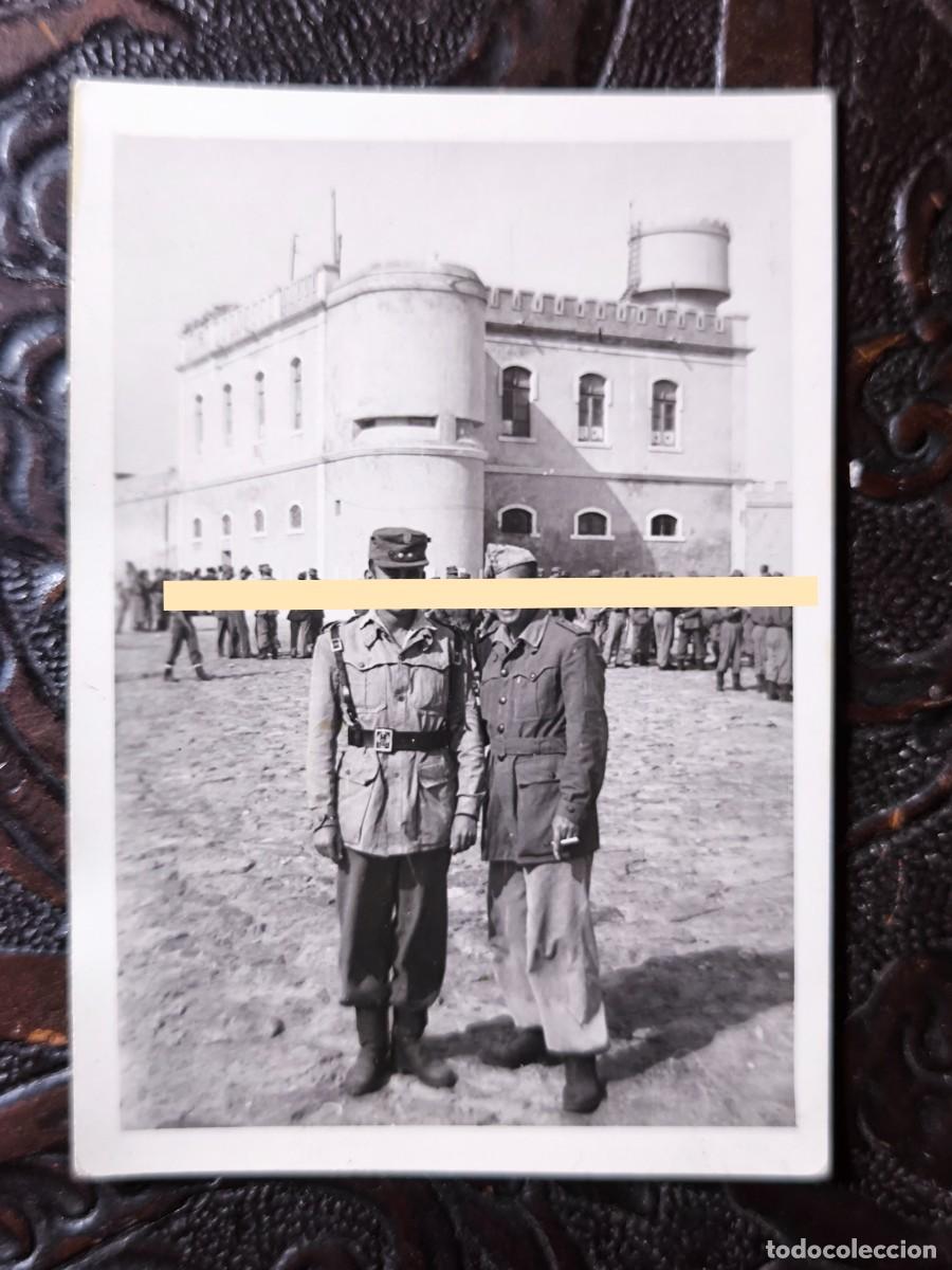 Fotograf&iacute;a antigua: Antigua fotograf&iacute;a. Militares en la explanada de Aviaci&oacute;n junto al Fuerte de Villa Bens. Marzo 1958
