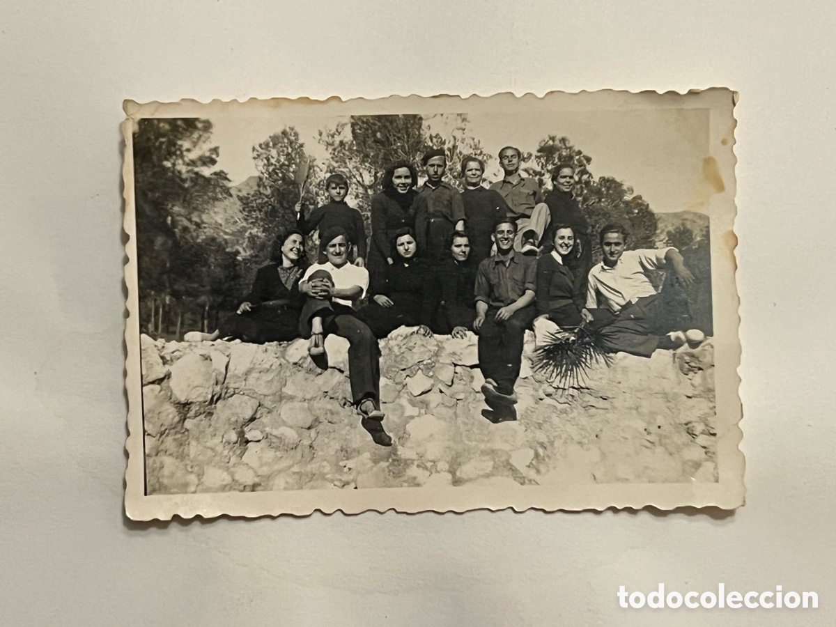 Fotograf&iacute;a antigua: CASA CORRALES - SIMAT - J&Aacute;TIVA. Grupo de j&oacute;venes. Postguerra Civil Espa&ntilde;ola (h.1945?)