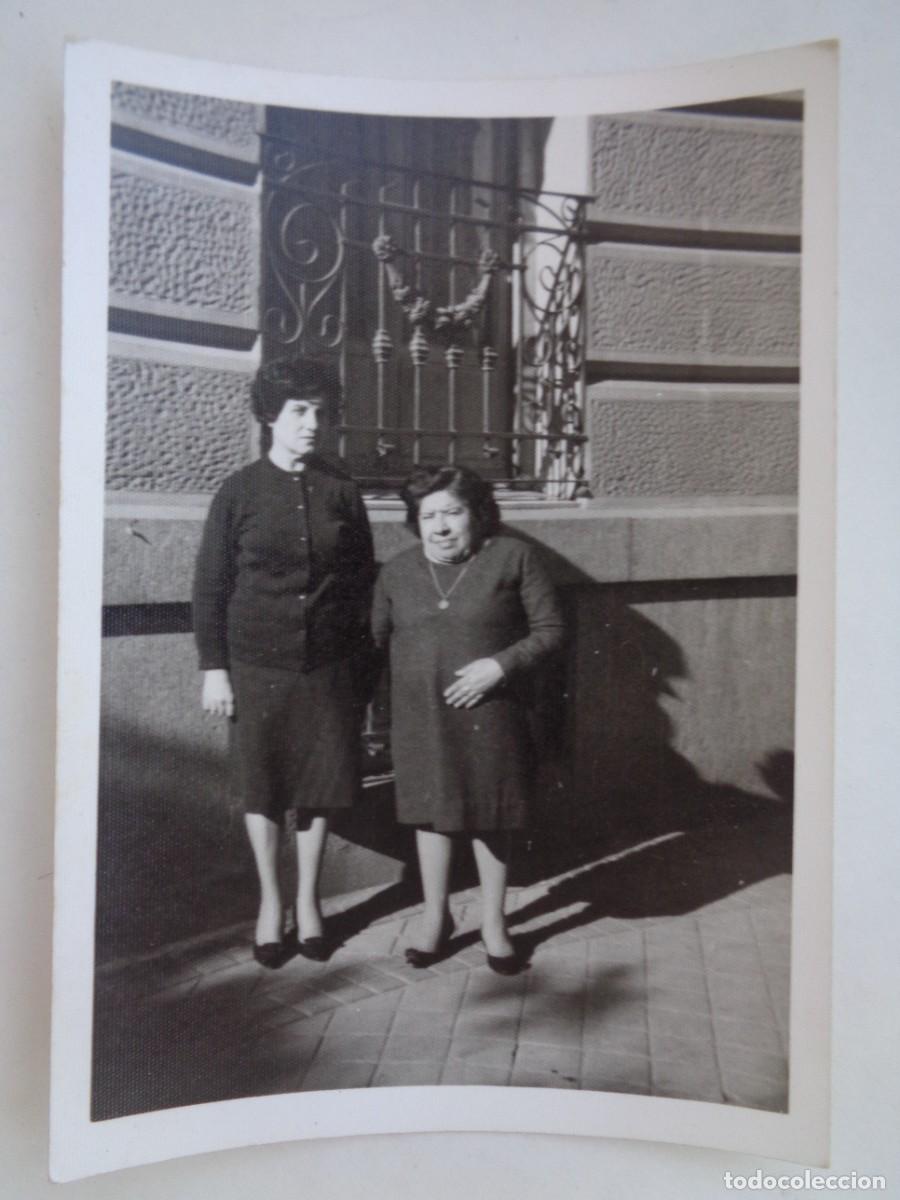 Fotografia antica: FOTO DE MUJERES , UNA DE ELLAS CONTRAHECHA
