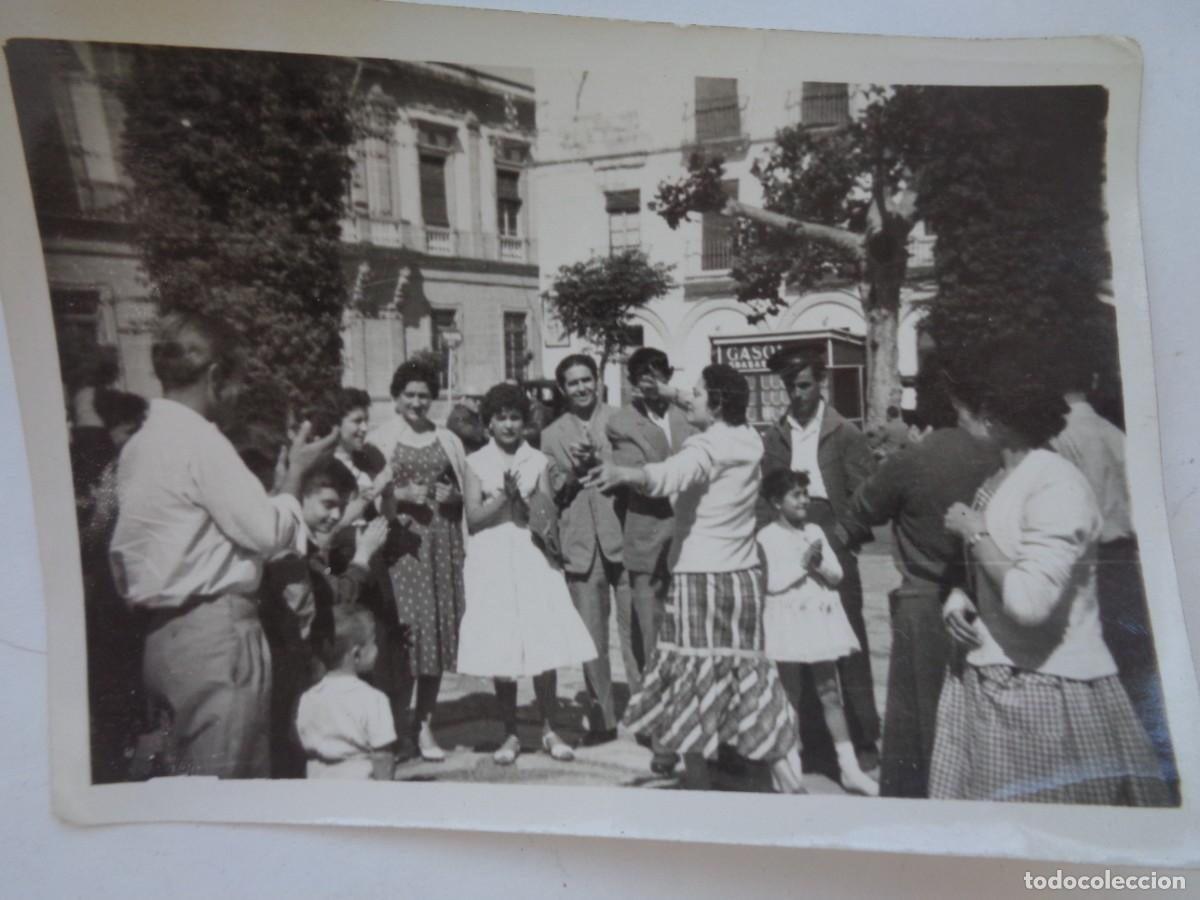 Alte Fotografie: FOTO DE GENTE , CHICA BAILANDO POR SEVILLANA , ETC , A&Ntilde;OS 40