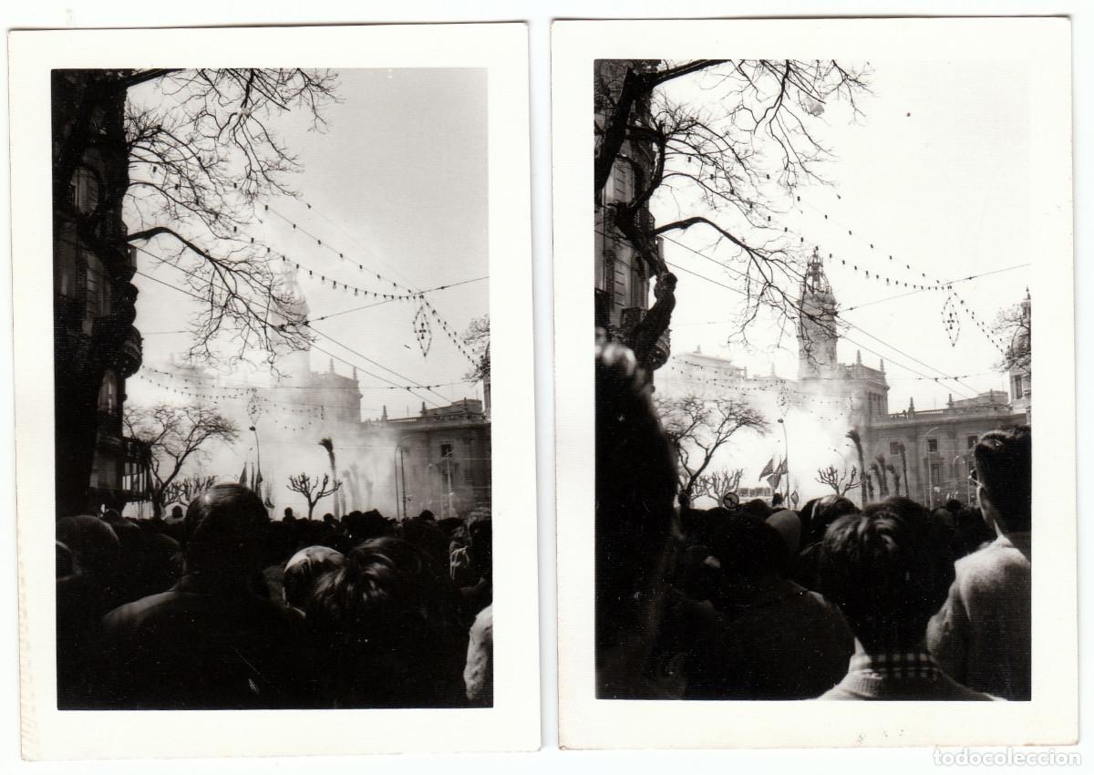 Fotograf&iacute;a antigua: 2 fotos. Fallas. Masclet&aacute; en la plaza del Ayuntamiento de Val&egrave;ncia A&ntilde;os 50-60 bm