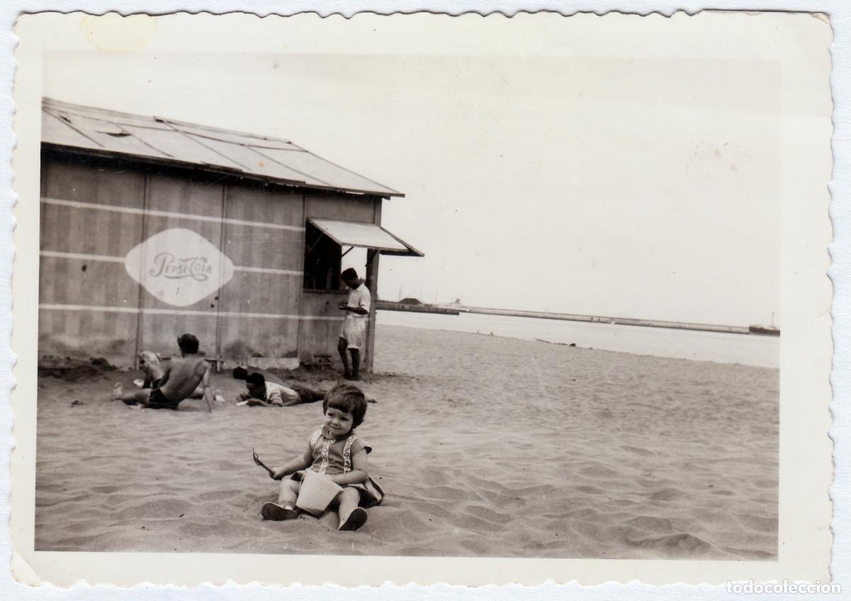 Fotograf&iacute;a antigua: Merendero Playa Las Alcaravaneras Las Palmas d Gran Canaria Laboratorio Padilla Puerto Luz 50-60s bm