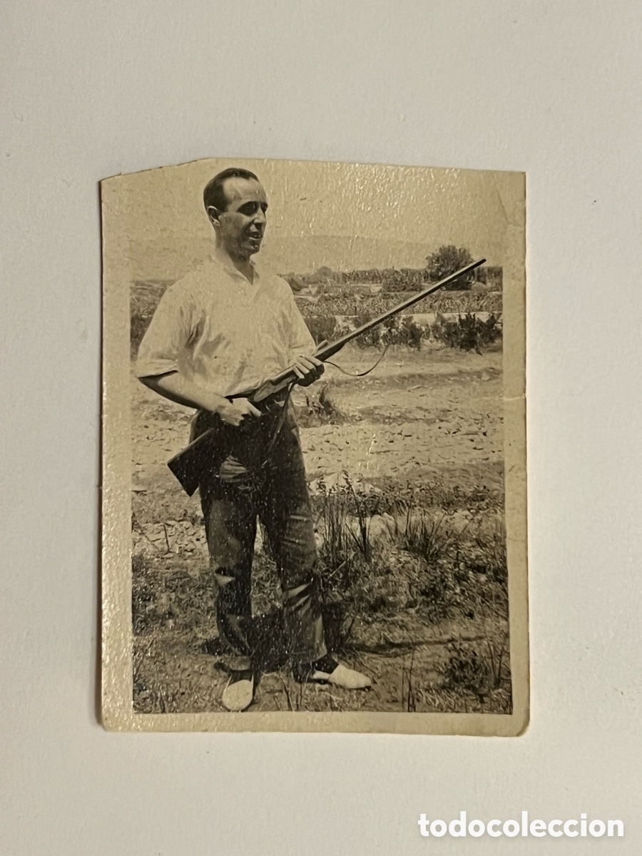 Fotograf&iacute;a antigua: CAZADOR.. Cazado.. Fotograf&iacute;a antigua Selor con Escopeta (h.1955?) Med&iacute;das: 4,5 x 6 cm