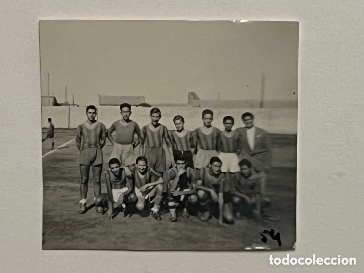 Fotograf&iacute;a antigua: VALENCIA FUTBOL. Colegios, Maristas - Alineaci&oacute;n del 6o. Curso. Campo Mar&iacute;timo (a.1954)