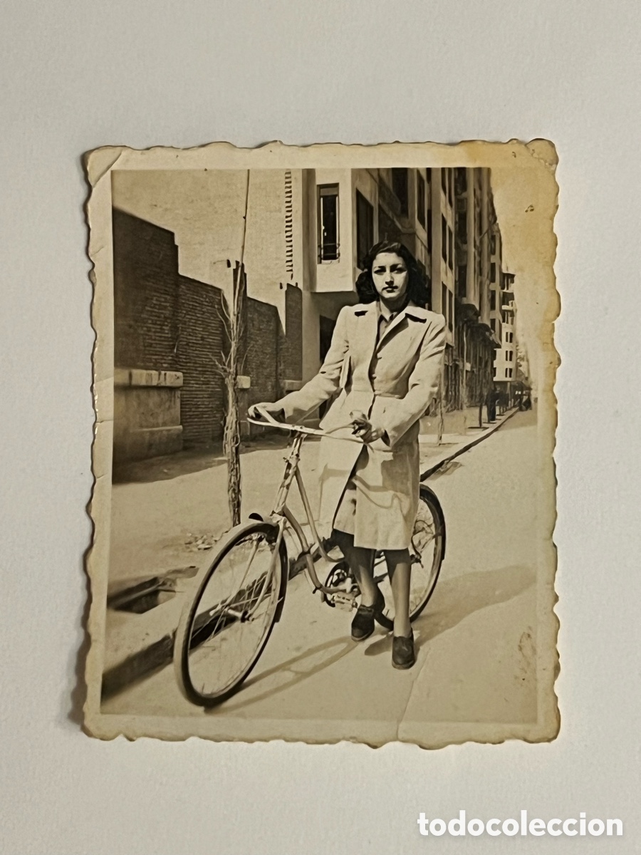 Photographie ancienne: VALENCIA .. cuando la Ciudad era transitable en Bicicleta.. Postguerra Civil Espa&ntilde;ola (h.1945?)
