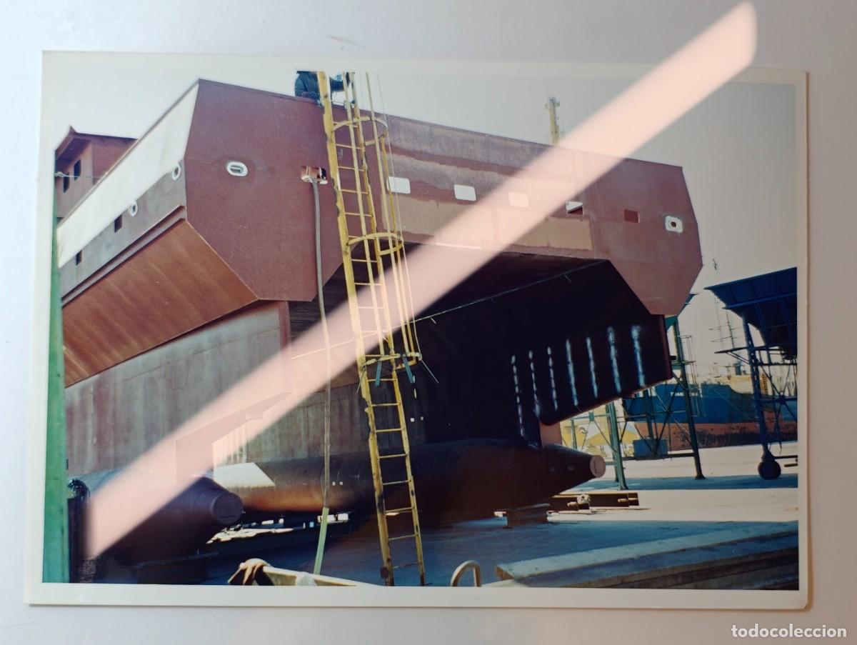 Fotograf&iacute;a antigua: Antigua fotograf&iacute;a. Construcci&oacute;n del pesquero Cabo Santa Pola. Alicante. A&ntilde;os 90