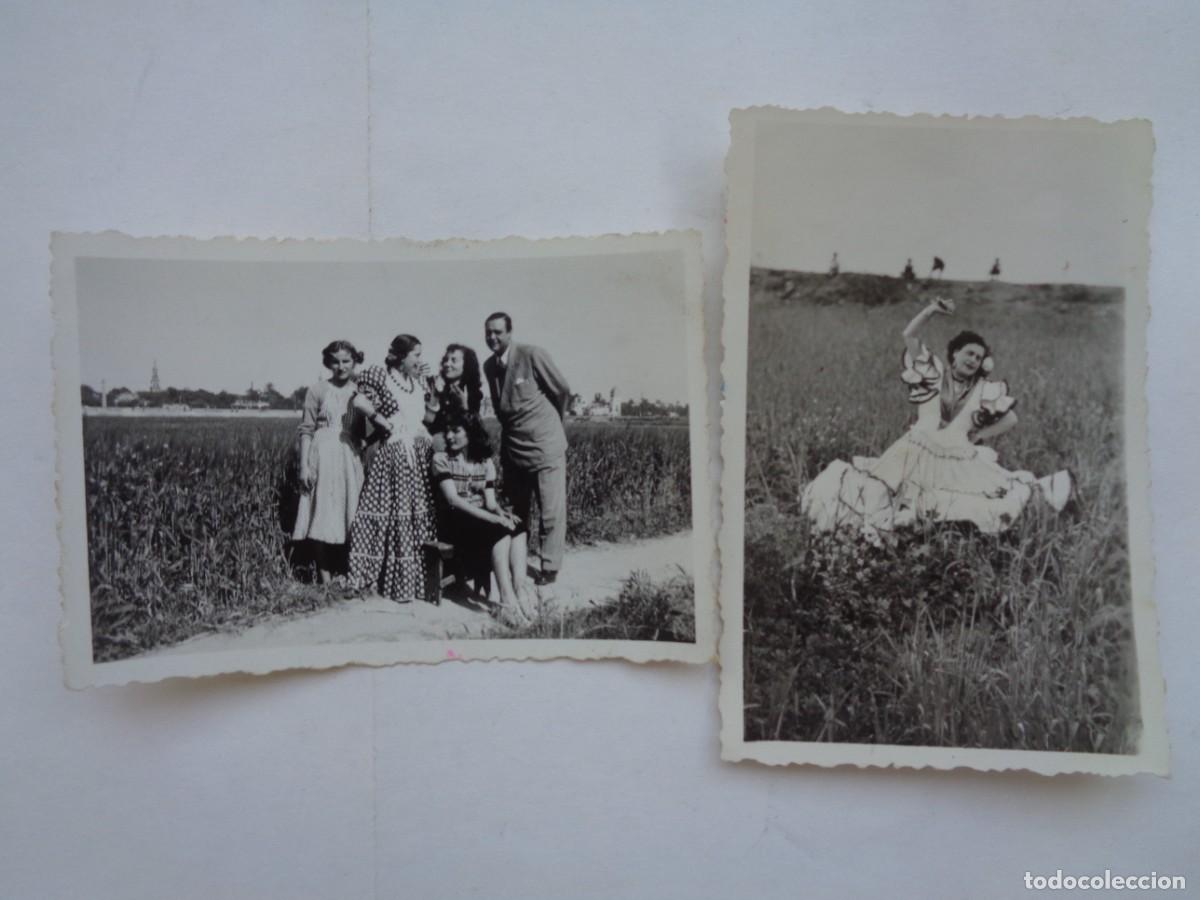Fotografia antica: LOTE DE 2 FOTOS DE FERIA : CHICAS VESTIDAS DE FLAMENCA , 1953