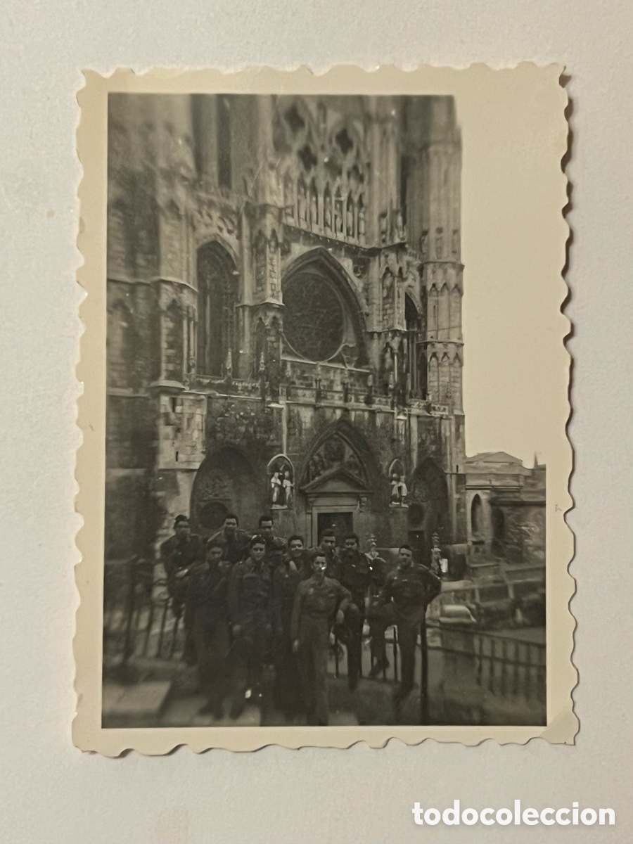 Fotograf&iacute;a antigua: BURGOS. Fotograf&iacute;a Soldados frente a la Catedral.. Junio de 1961