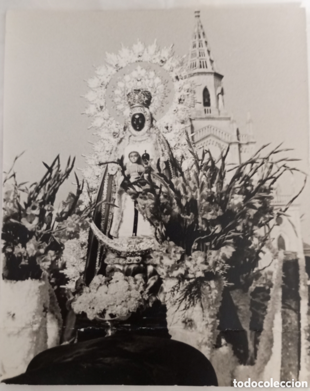 Fotograf&iacute;a antigua: Foto original virgen de regla,Chipiona,con santuario detr&aacute;s.a&ntilde;o 1977