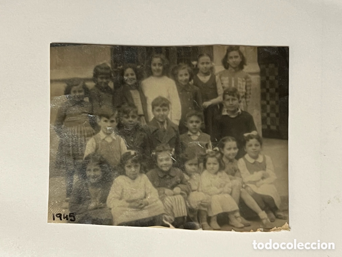 Fotograf&iacute;a antigua: RECUERDO ESCOLAR. Grupo de Ni&ntilde;as de Monteolivete (a.1946) Medidas: 5,5 x 7 cm