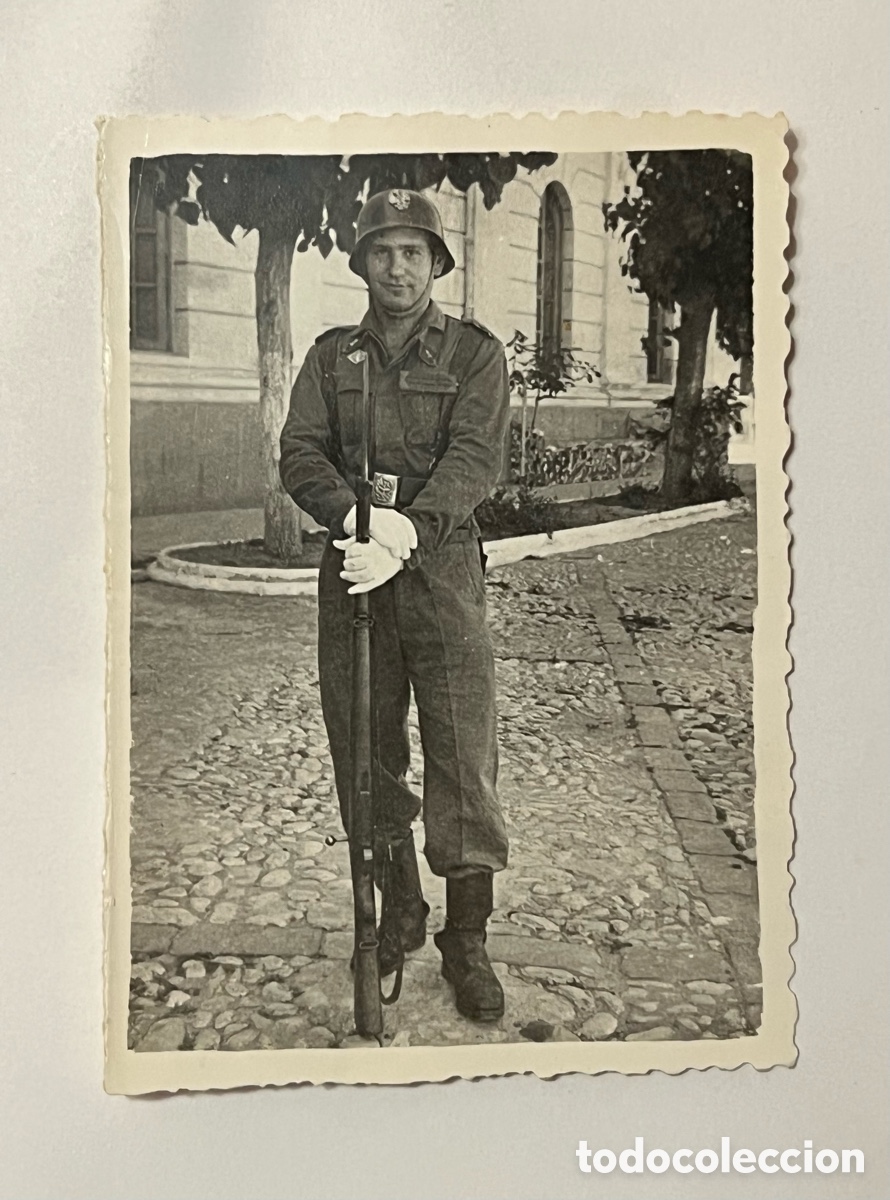 Fotograf&iacute;a antigua: VALENCIA MILITAR. Fotograf&iacute;a Cuartel de Ingenieros. Joven de Guardia. CORPUS de 1960