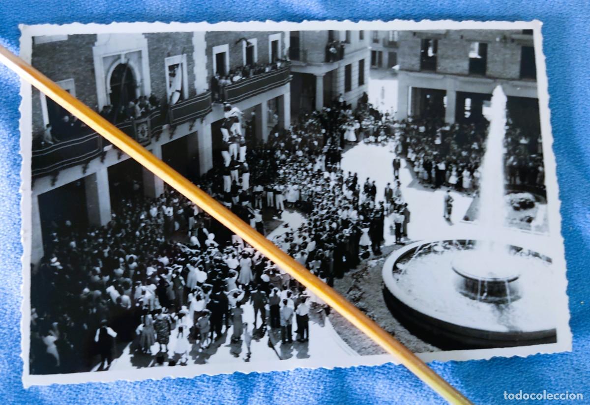 Fotograf&iacute;a antigua: ANTIGUA FOTO UNICA DE TORTOSA CASTELLERS EN PLAZA DEL AYUNTAMIENTO