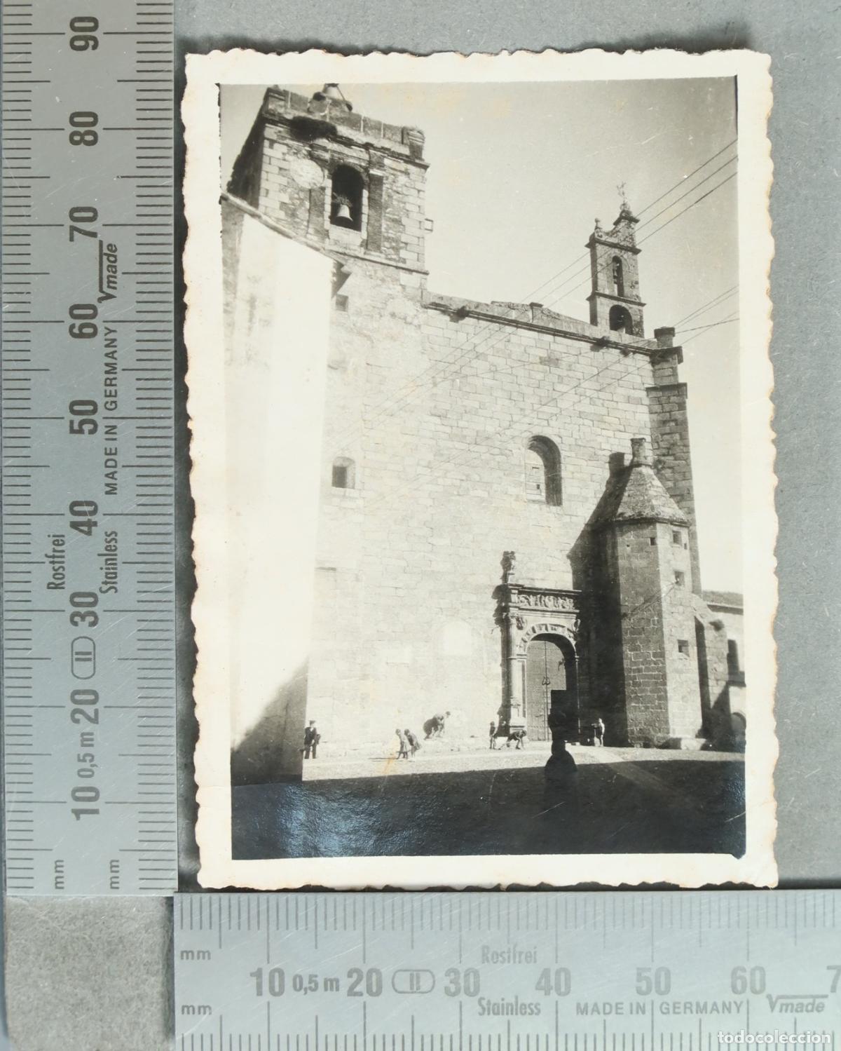 Fotograf&iacute;a antigua: FOTOGRAFIA. C&aacute;ceres - Iglesia. NI&Ntilde;OS JUGANDO hacia 1930