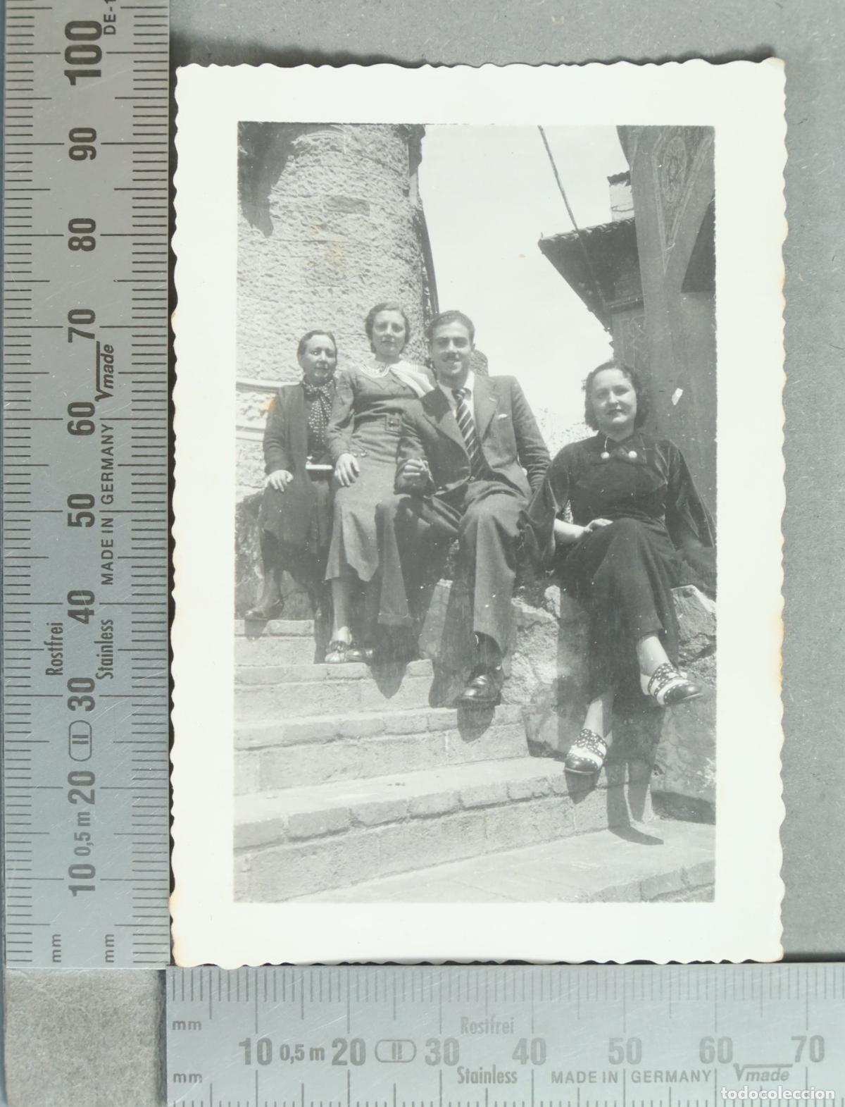 Fotograf&iacute;a antigua: FOTOGRAFIA. Grupo de personas en escalinata. &iquest;TIBIDABO? hacia 1930