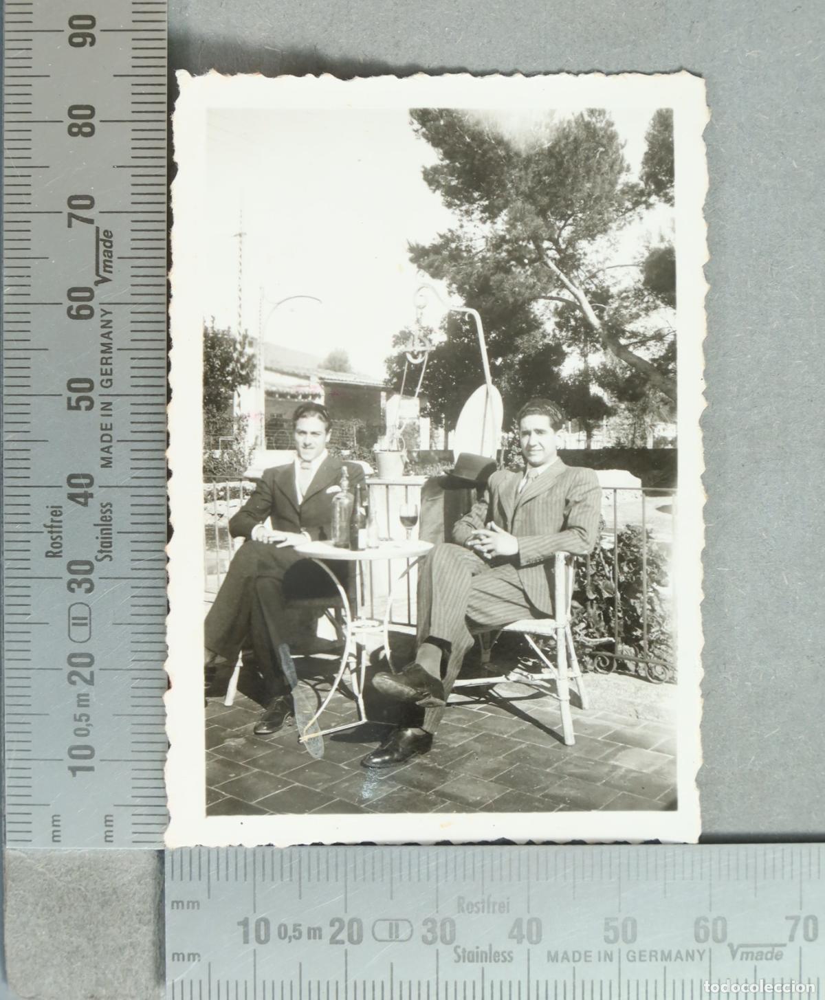 Fotograf&iacute;a antigua: FOTOGRAFIA. Palma de Mallorca - Dos hombres sentados en una terraza 1935