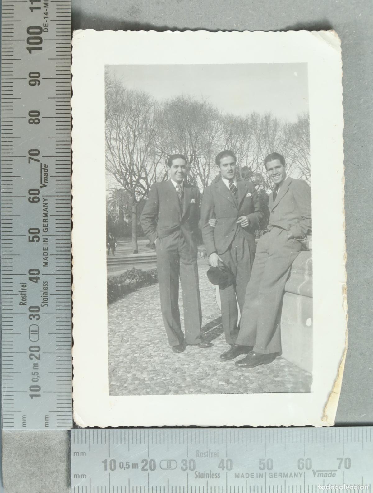 Antique Photography: FOTOGRAFIA. Tres hombres en un parque 1936