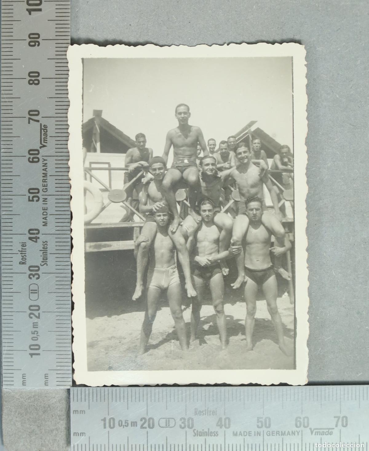 Antique Photography: FOTOGRAFIA. Grupo de hombres en la playa 1932