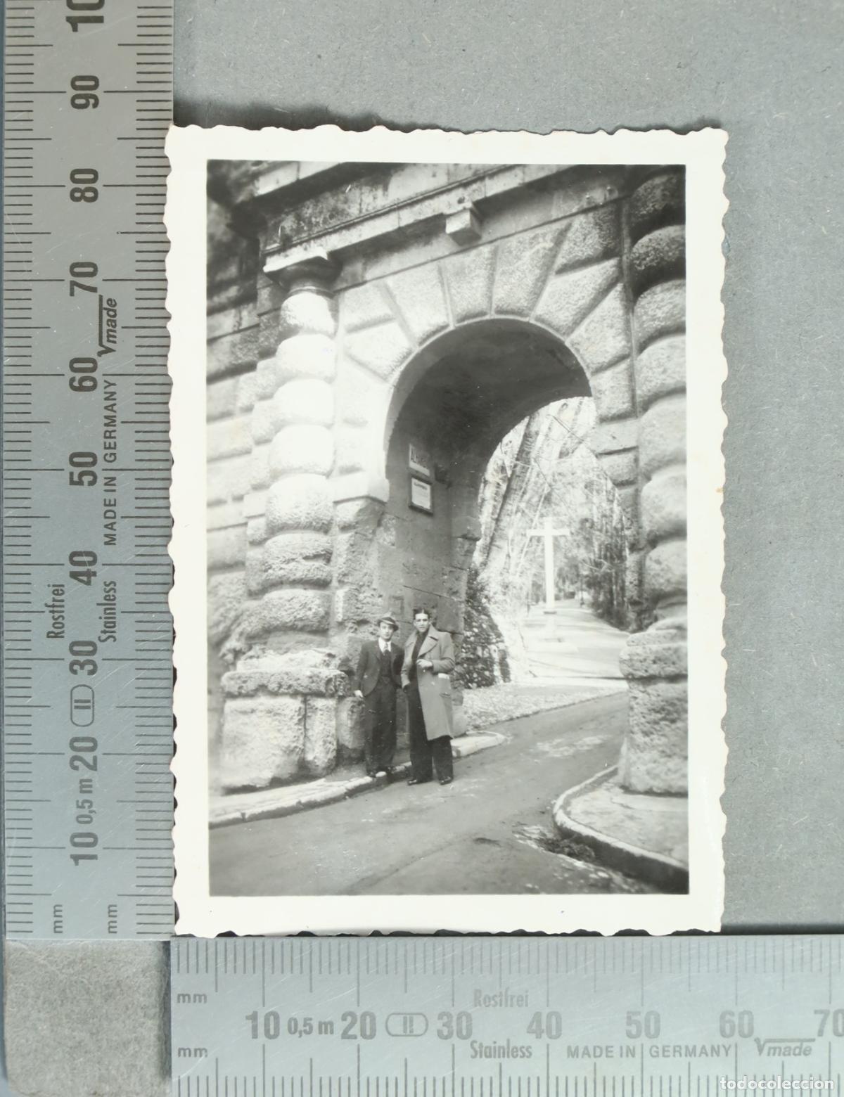 Fotograf&iacute;a antigua: FOTOGRAFIA. Entrada de la Alhambra en Granada 1936