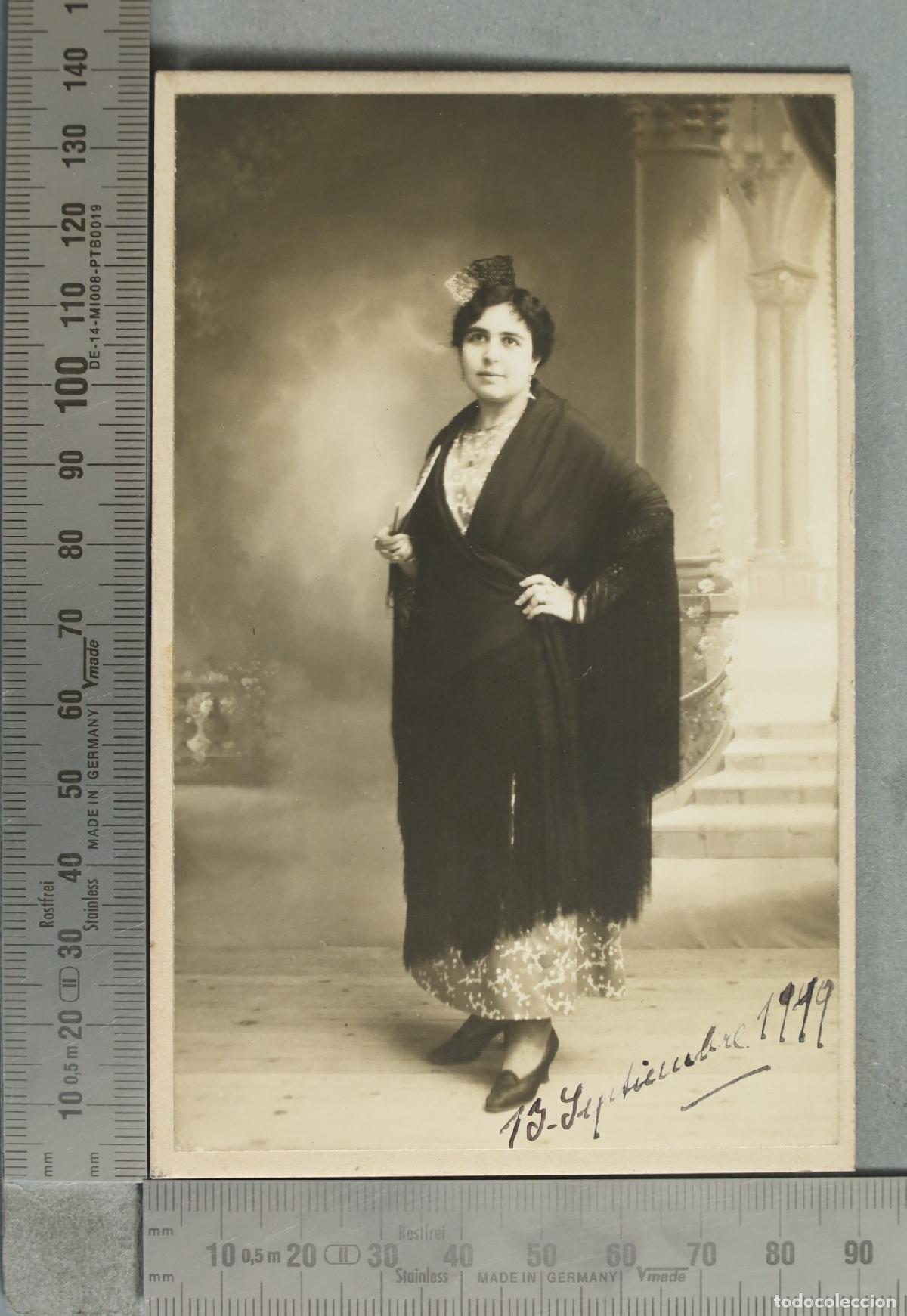 Fotograf&iacute;a antigua: FOTOGRAFIA. Mujer con mant&oacute;n de manila - Celedonio P. L&oacute;pez 1919