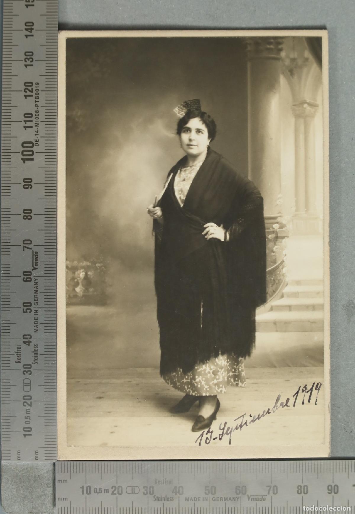 Fotograf&iacute;a antigua: FOTOGRAFIA. Mujer con mant&oacute;n de manila - Celedonio P. L&oacute;pez 1919