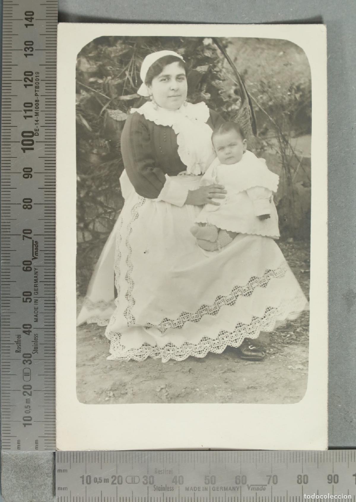 Fotograf&iacute;a antigua: FOTOGRAFIA MUJER DE SERVICION con ni&ntilde;o hacia 1920
