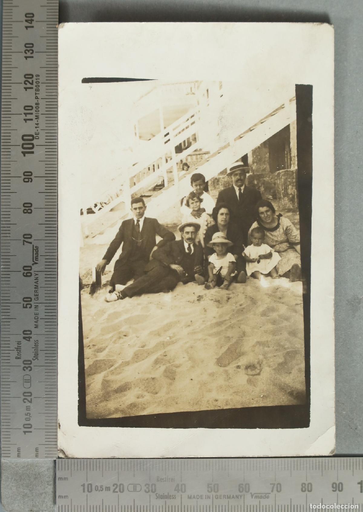 Fotograf&iacute;a antigua: FOTOGRAFIA. Familia en la playa. POSIBLEMENTE SAN SEBASTIAN hacia 1920