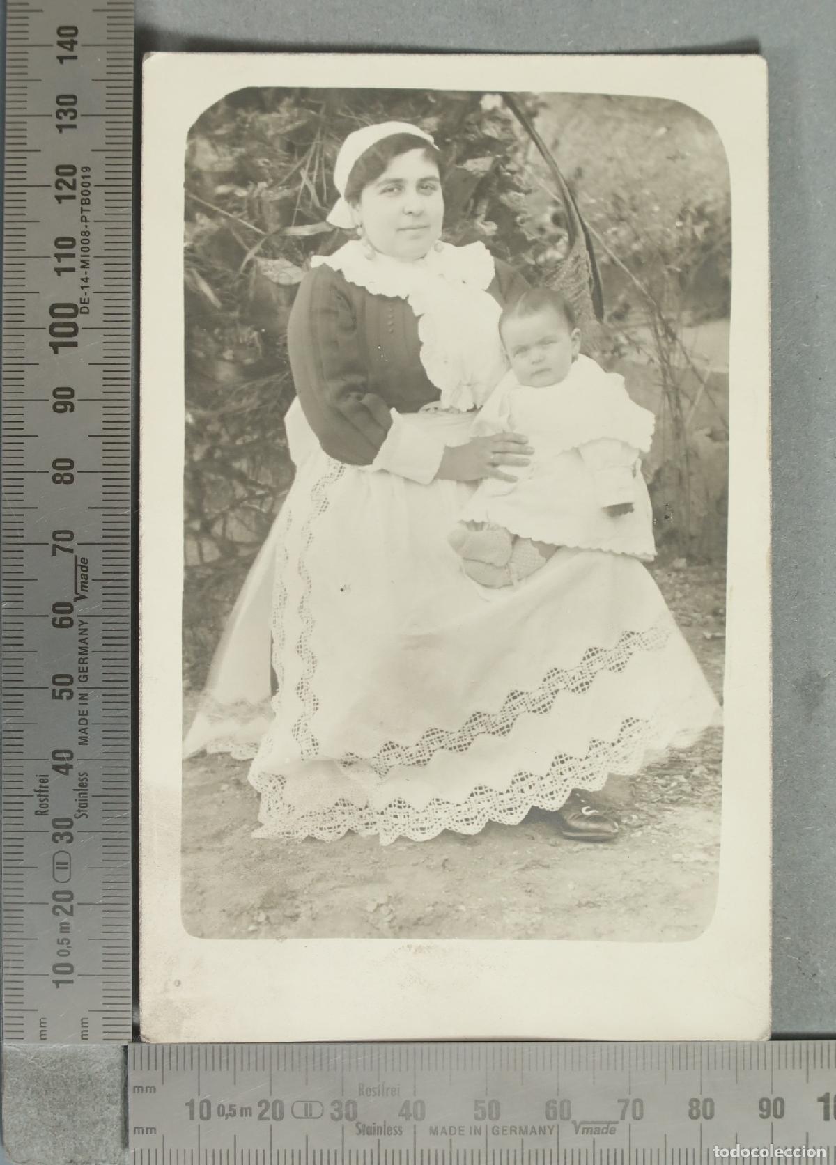 Fotograf&iacute;a antigua: FOTOGRAFIA. MUJER DE SERVICIO CON NI&Ntilde;O hacia 1920