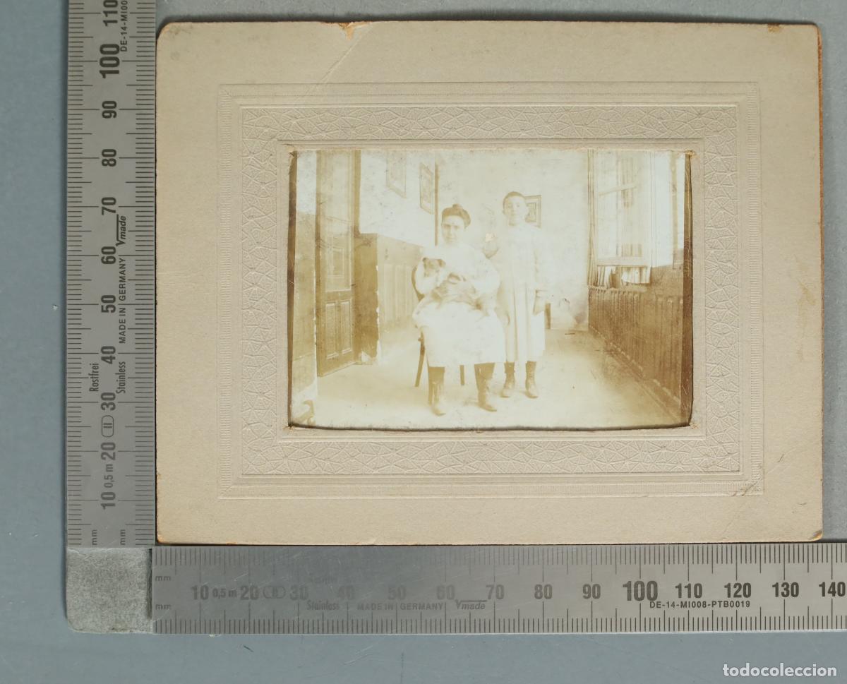 Photographie ancienne: FOTOGRAFIA. Retrato de mujer y ni&ntilde;o con perro. PASILLO CASA hacia 1910