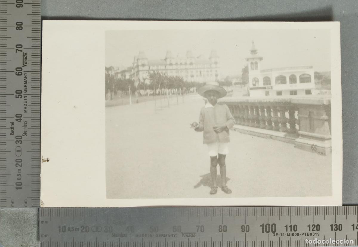 Fotograf&iacute;a antigua: FOTOGRAFIA. Ni&ntilde;o con sombrero en paseo mar&iacute;timo. &iquest;SAN SEBASTIAN? hacia 1910