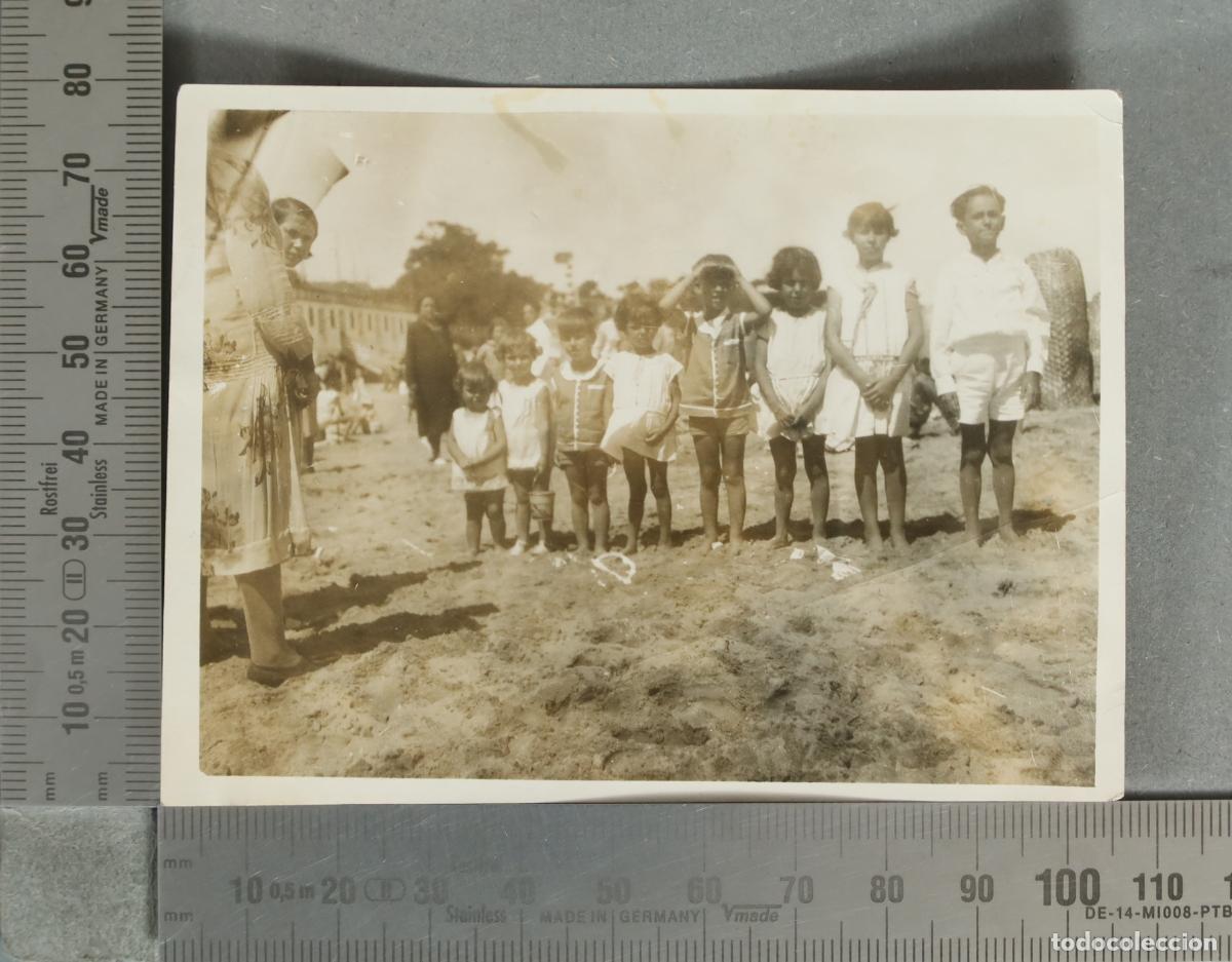 Fotograf&iacute;a antigua: FOTOGRAFIA. Ni&ntilde;os en la playa hacia 1920