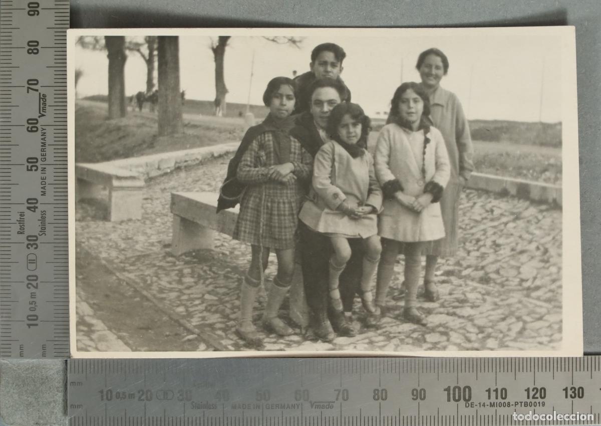 Fotograf&iacute;a antigua: FOTOGRAFIA. Grupo familiar en parque hacia 1920