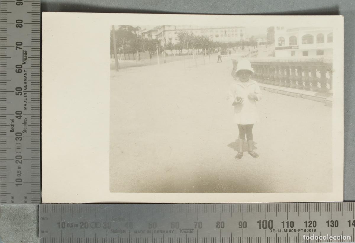 Fotograf&iacute;a antigua: FOTOGRAFIA. Ni&ntilde;o en paseo mar&iacute;timo. &iquest;SAN SEBASTIAN? hacia 1920