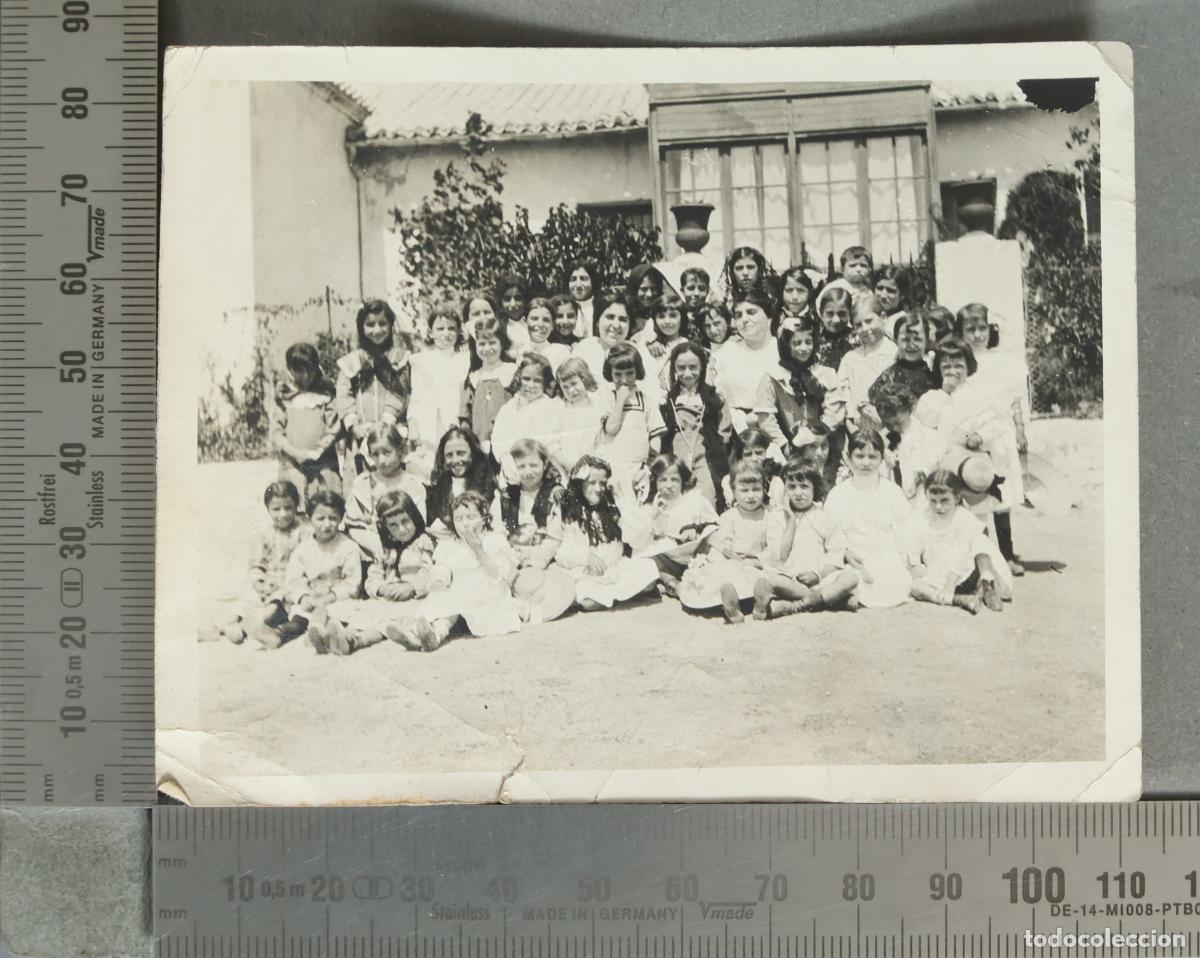 Fotograf&iacute;a antigua: FOTOGRAFIA. grupo escolar con alumnas y profesoras hacia 1920