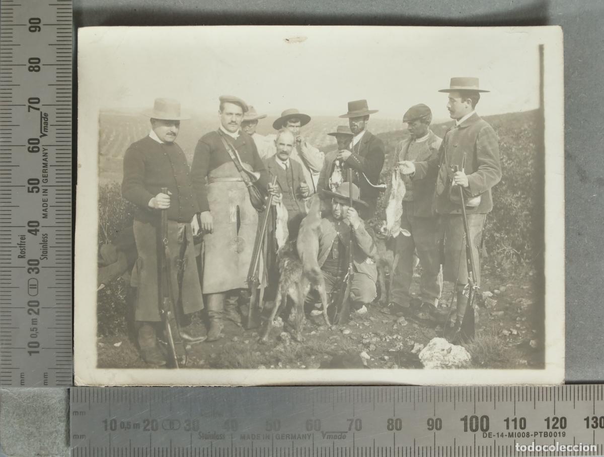 Fotograf&iacute;a antigua: FOTOGRAFIA. Grupo de cazadores con piezas. ANDALUCIA hacia 1900