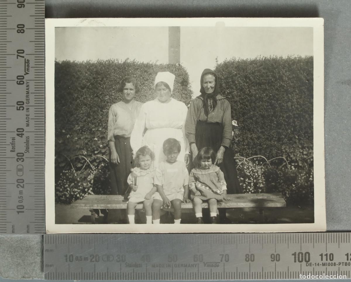 Fotograf&iacute;a antigua: FOTOGRAFIA. NI&Ntilde;OS CON MUJERES DE SERVICIO hacia 1920