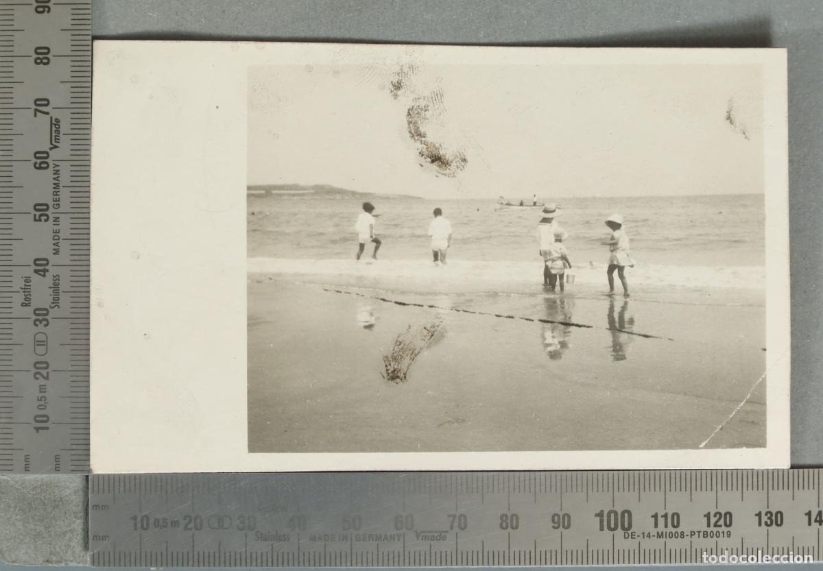 Fotograf&iacute;a antigua: FOTOGRAFIA. Ni&ntilde;os en la playa hacia 1920