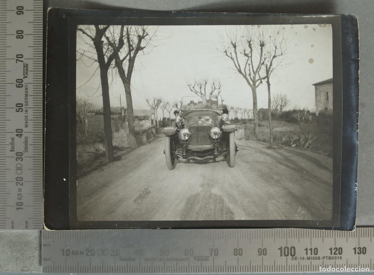 Fotograf&iacute;a antigua: FOTOGRAFIA. Autom&oacute;vil antiguo en carretera hacia 1910