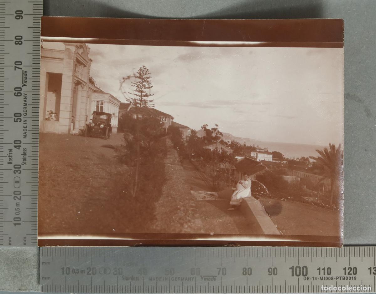 Fotograf&iacute;a antigua: FOTOGRAFIA. Paisaje costero con edificio y coche antiguo. &iquest;SAN SEBASTIAN? hacia 1900