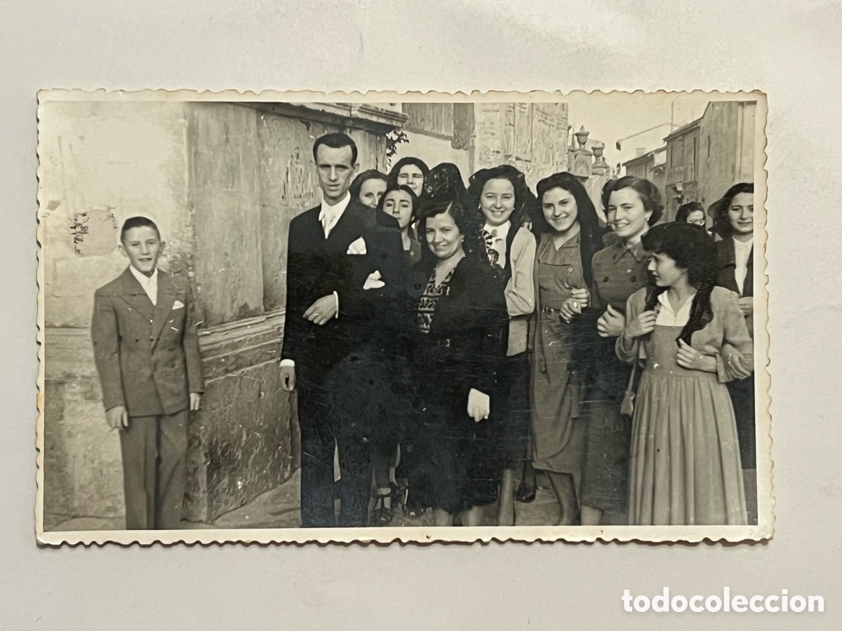 Fotograf&iacute;a antigua: BURJASOT (Valencia) Fotograf&iacute;a de Postguerra.. Todos con los Novios.. Fotos N&uacute;&ntilde;ez (h.1950?)