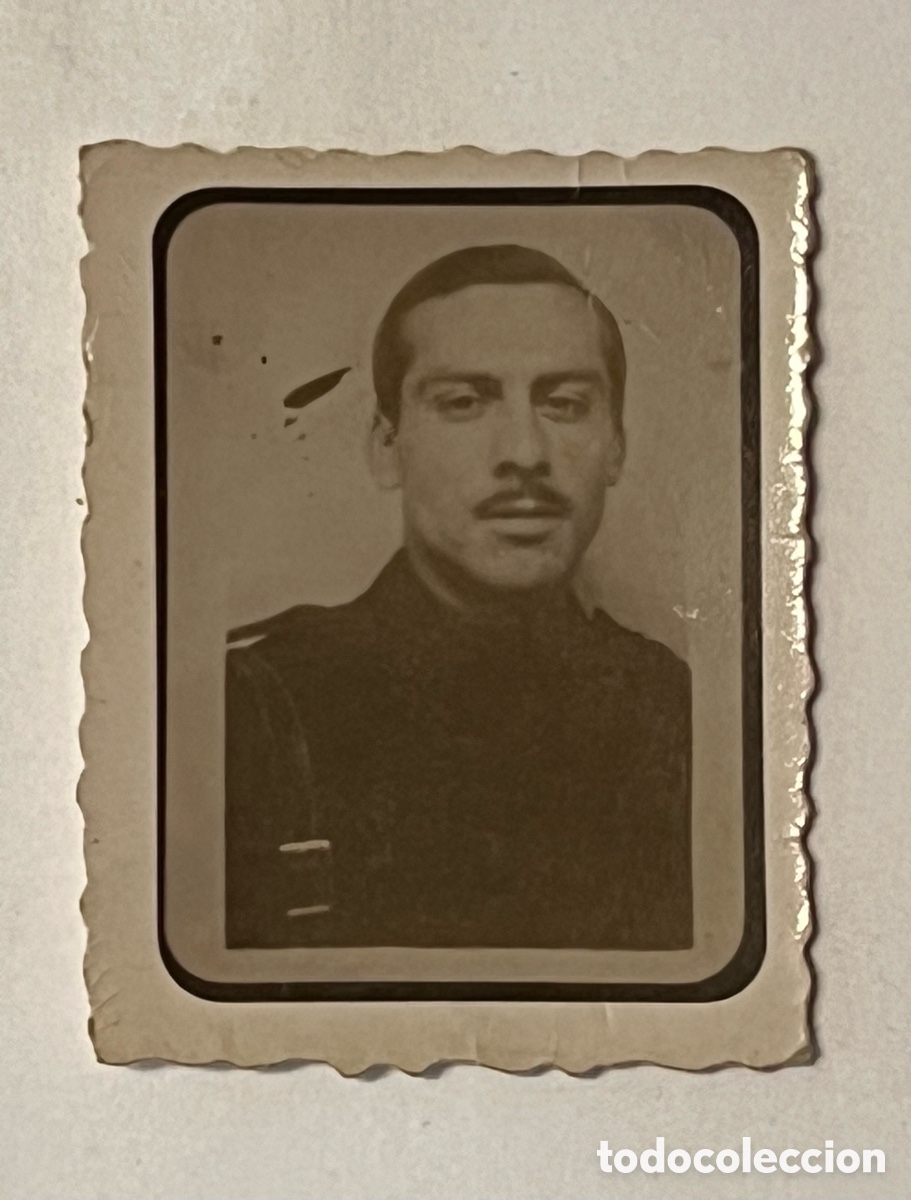 Fotograf&iacute;a antigua: FOTOMATON. Fotograf&iacute;a Joven Falangista (h.1940?) Med&iacute;das: 3,5 x 4,5 cm.,