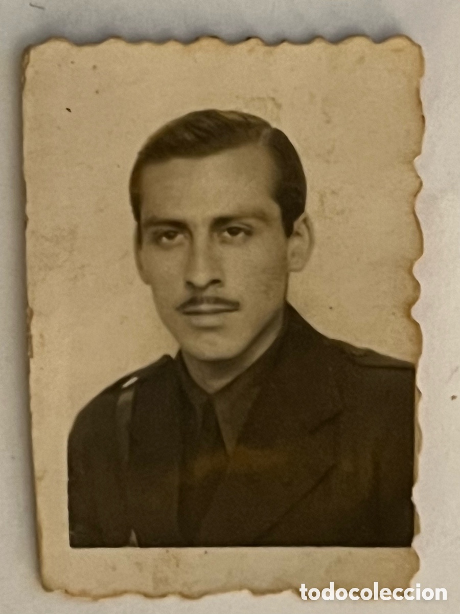 Fotograf&iacute;a antigua: FOTOMATON. Fotograf&iacute;a Joven Falangista (h.1940?) Med&iacute;das: 3 x 4 cm.,