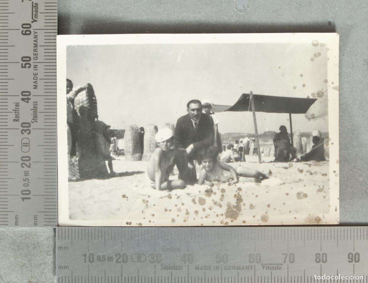 Fotograf&iacute;a antigua: FOTOGRAFIA. Familia en la playa hacia 1930