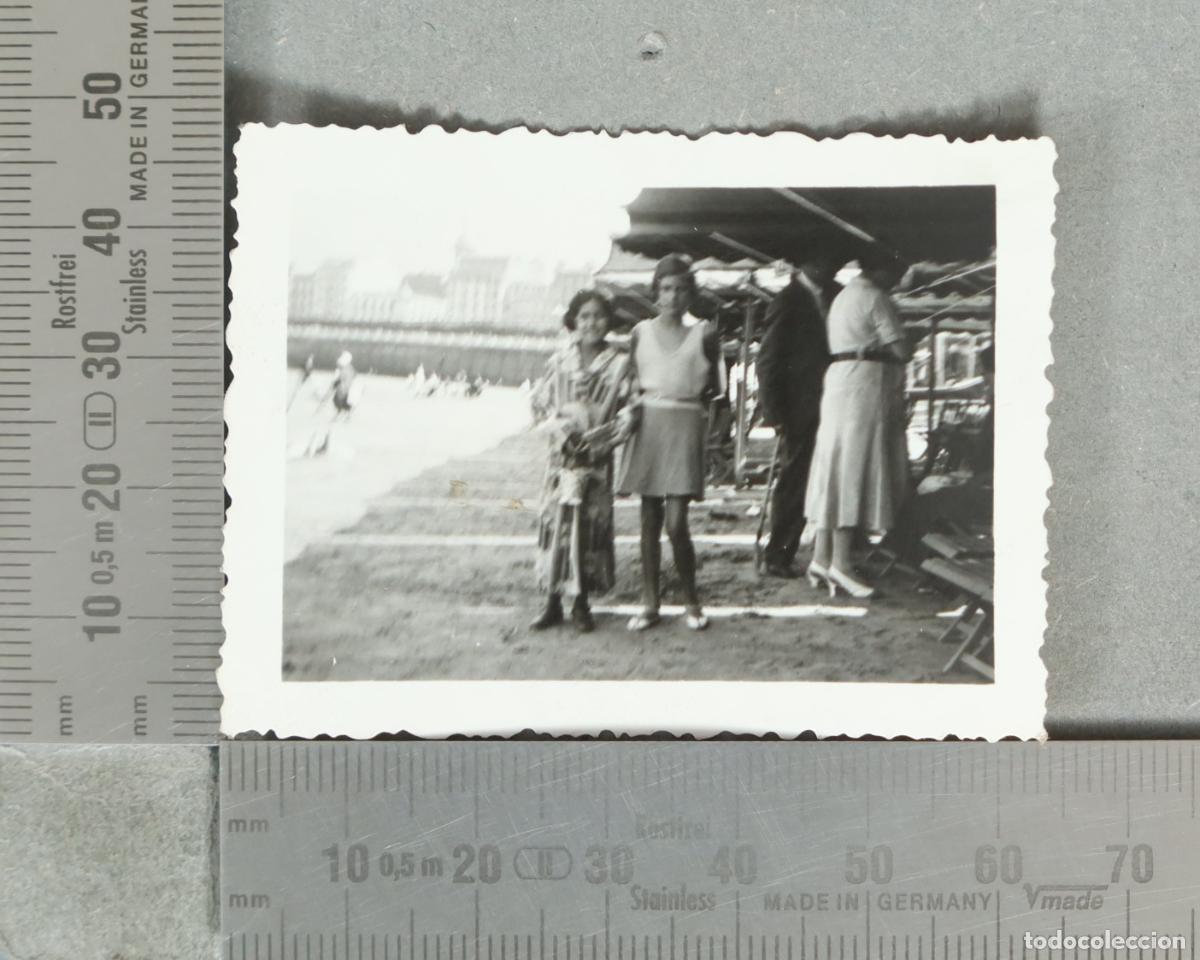 Fotograf&iacute;a antigua: FOTOGRAFIA. Personas en la playa hacia 1920