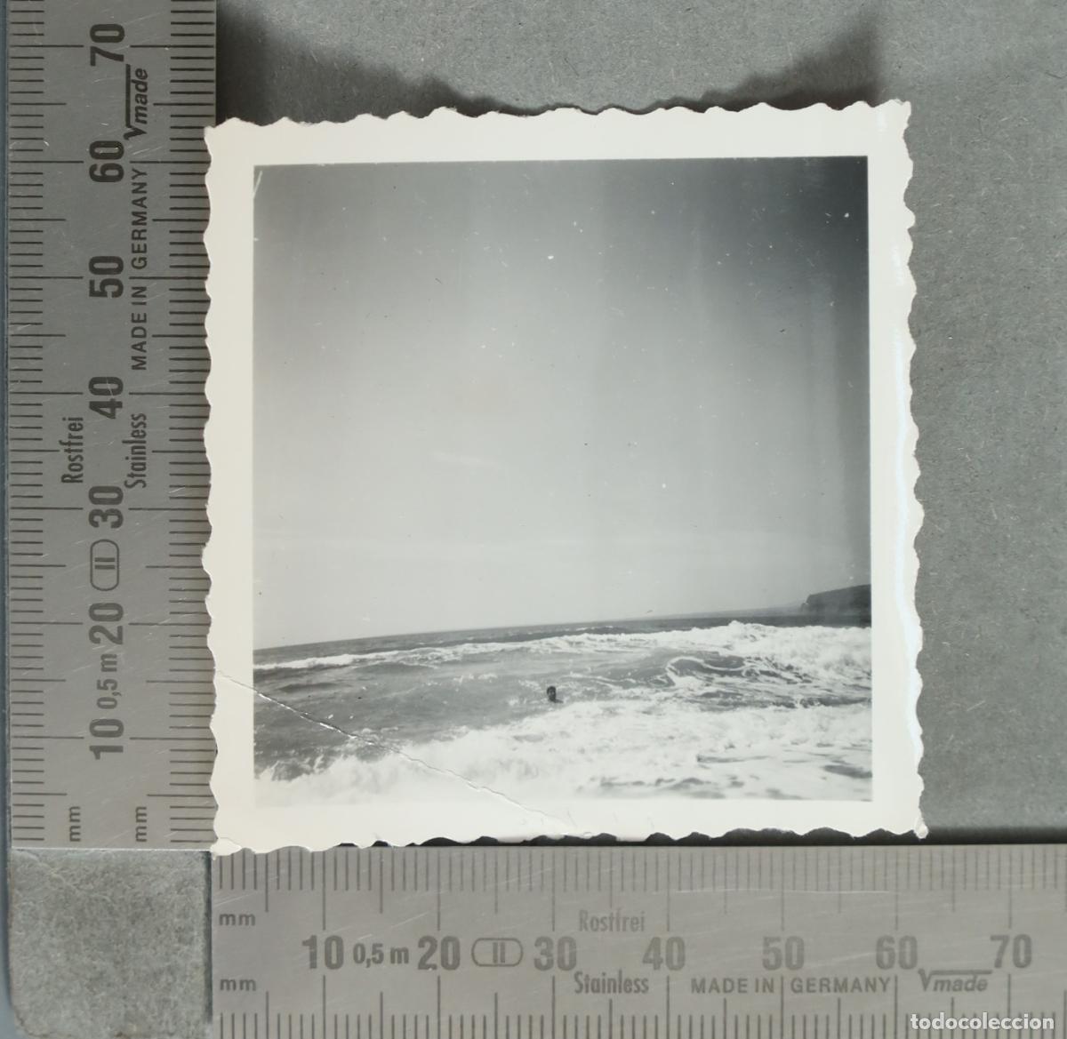 Fotograf&iacute;a antigua: FOTOGRAFIA. Ba&ntilde;o en el mar oleaje hacia 1940
