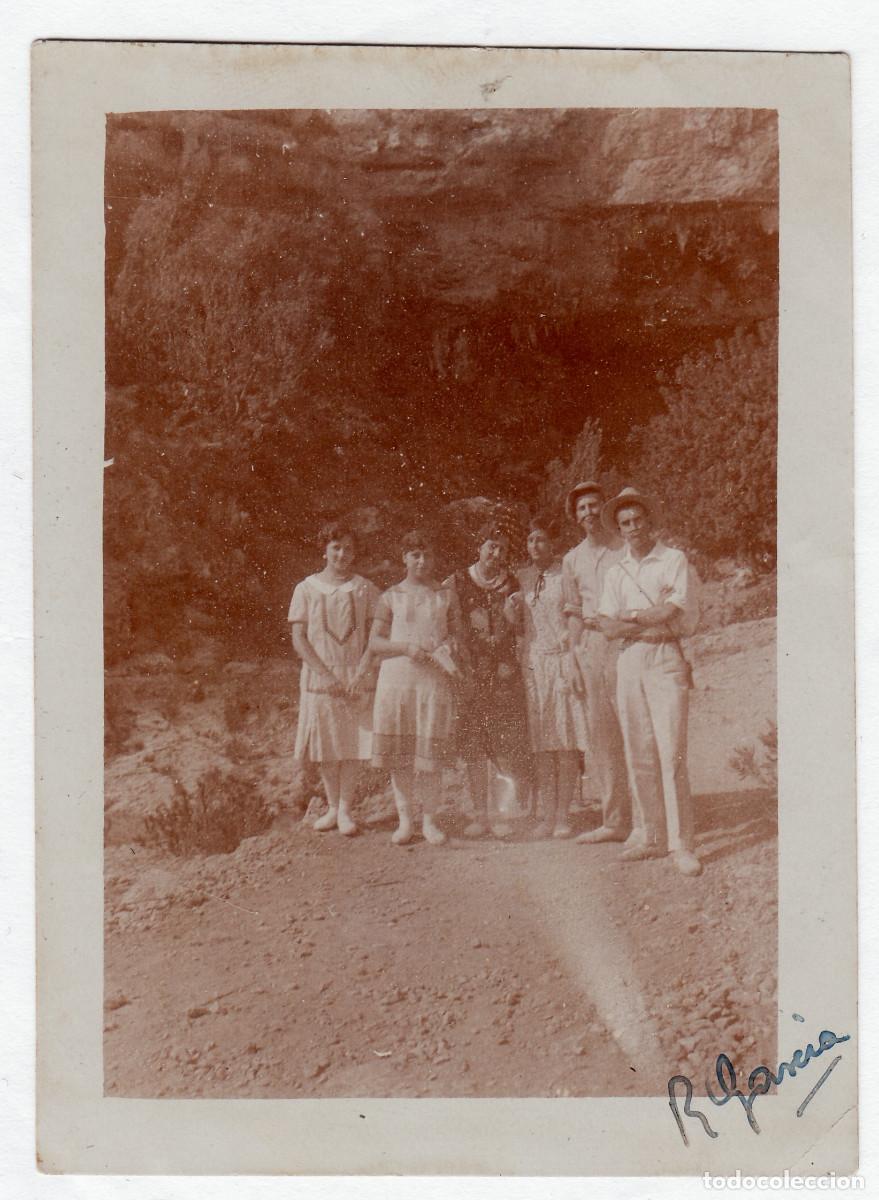 Fotograf&iacute;a antigua: 2 fotos. Chicas y chicos en Bu&ntilde;ol?, Val&egrave;ncia. A&ntilde;os 20 bm
