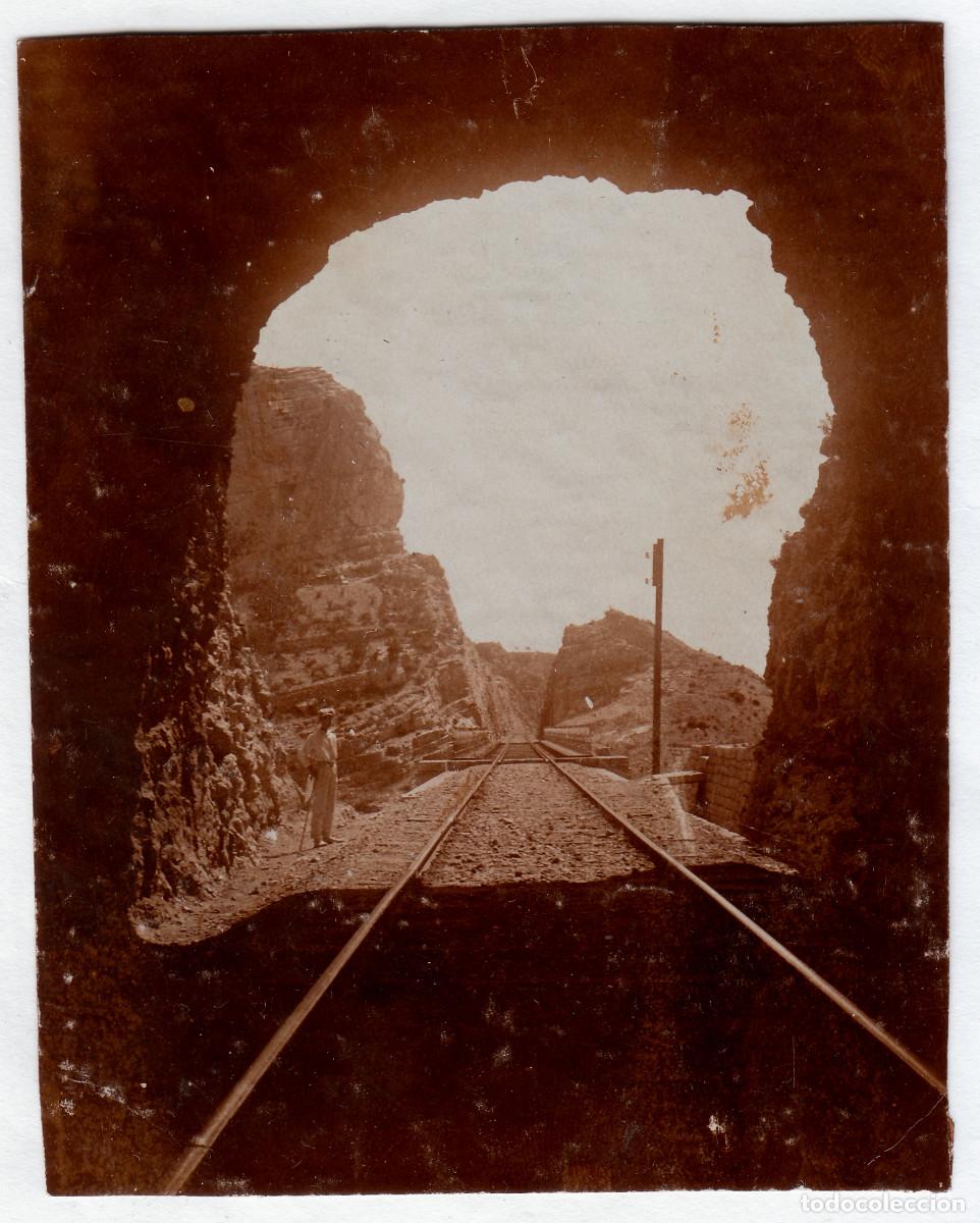 Alte Fotografie: Salida del t&uacute;nel del tren, ferrocarril, sobre el Puente de Carcal&iacute;n, Bu&ntilde;ol, Val&egrave;ncia. A&ntilde;os 10? bm