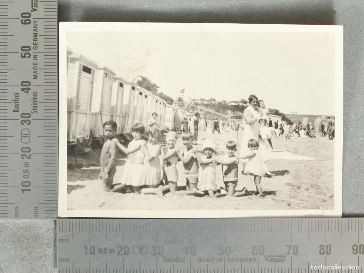 Fotograf&iacute;a antigua: FOTOGRAFIA. Ni&ntilde;os en la playa casetas. hacia 1920