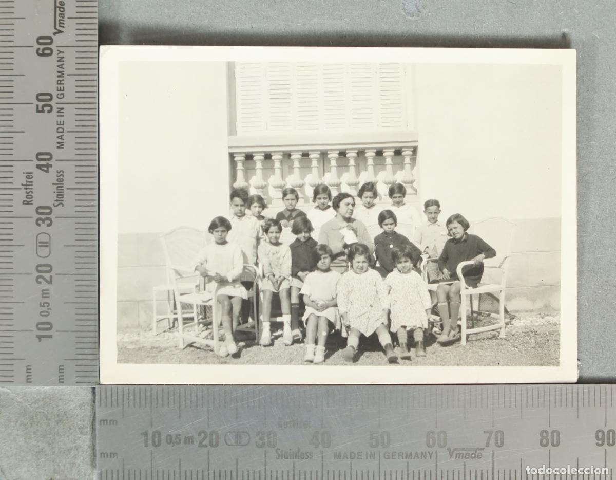 Fotograf&iacute;a antigua: FOTOGRAFIA. Grupo escolar con profesora hacia 1920