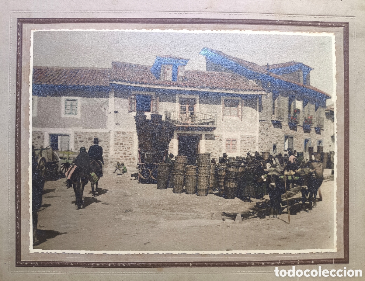 Fotograf&iacute;a antigua: FOTOGRAF&Iacute;A COLOREADA FERIA DIA DE MERCADO CESTER&Iacute;A PLAZA CARRO BUEYES CANTABRIA C. 1945