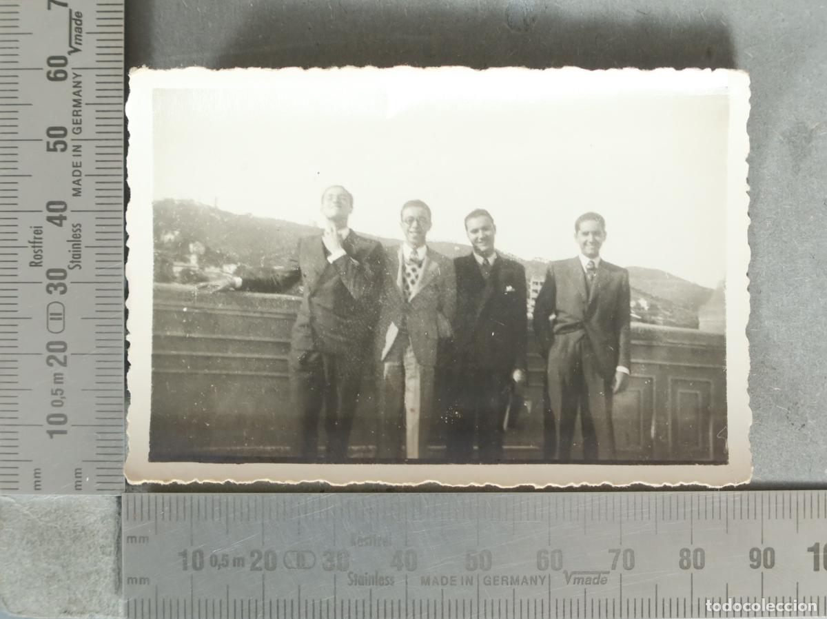 Fotografia antiga: FOTOGRAFIA. Fotograf&iacute;a antigua de cuatro hombres posando hacia 1930